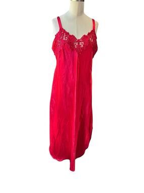 VINTAGE 90s DENTELLE RED SATIN & LACE FULL LENGTH SLIP DRESS – SIZE MEDIUM